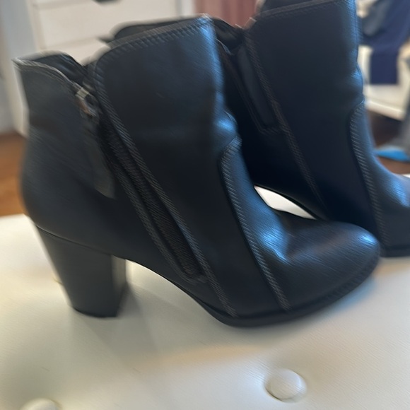 Black ankle boots - Picture 2 of 4